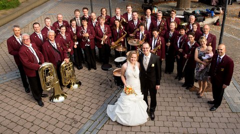 Das Brautpaar mit dem Orchester